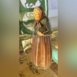 Antique Vintage Quality Carved Wood Folk Art Woman Holding A Bible + Hankie